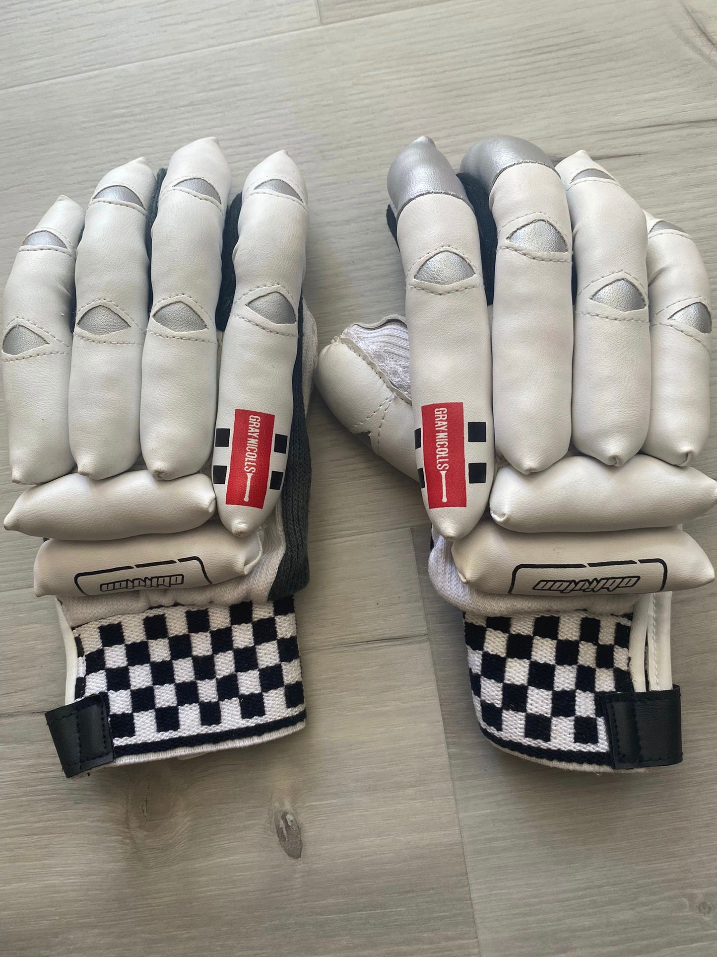 Gray-Nicolls Oblivion Right Handed Batting Gloves